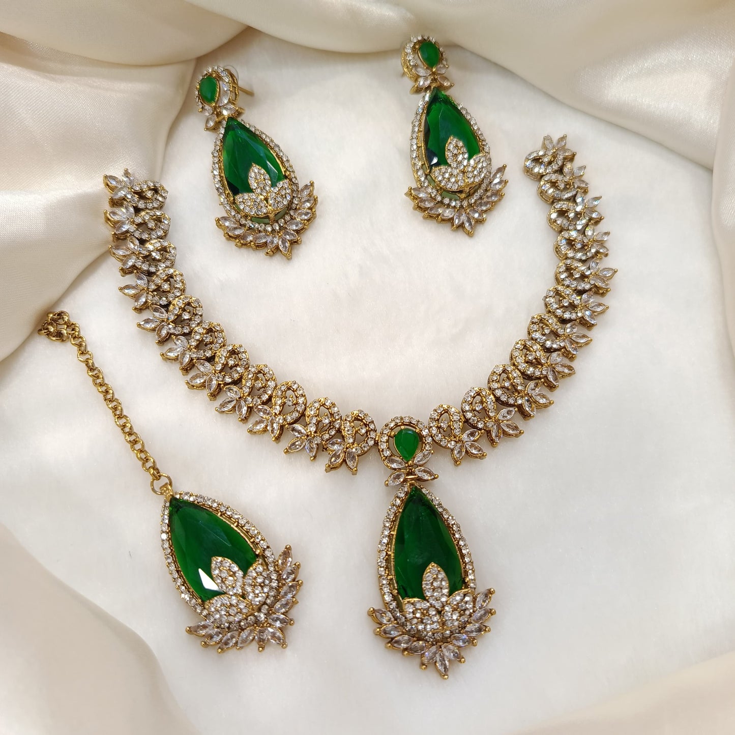 Bazm-e-Zewar Necklace Set, Symbolizing Prosperity and Grace