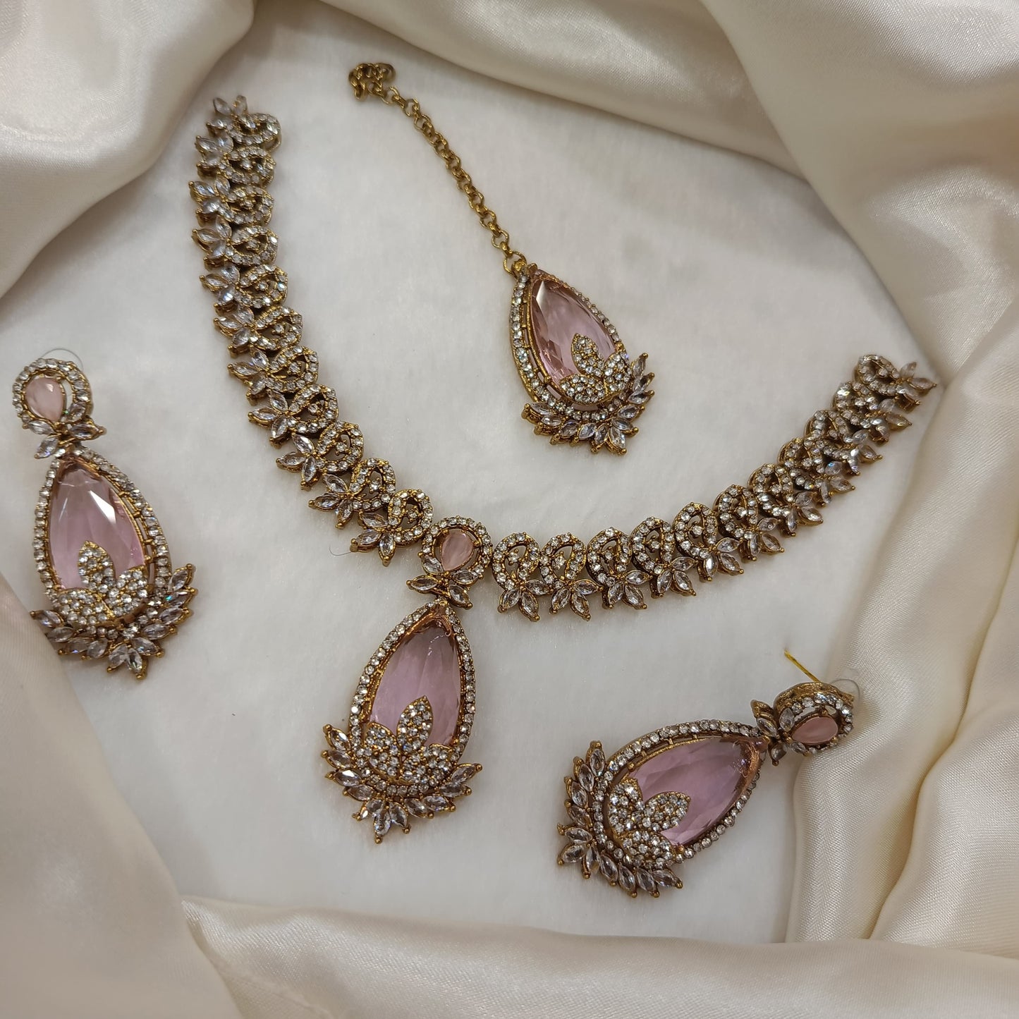 Bazm-e-Zewar Necklace Set, Symbolizing Prosperity and Grace