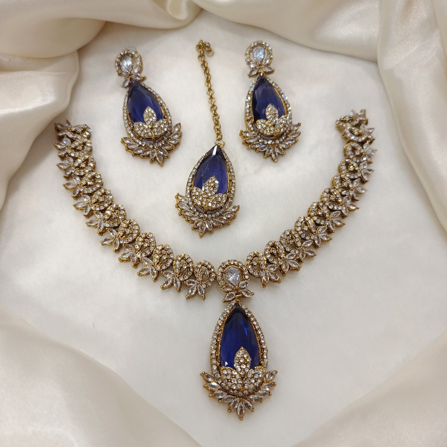 Bazm-e-Zewar Necklace Set, Symbolizing Prosperity and Grace