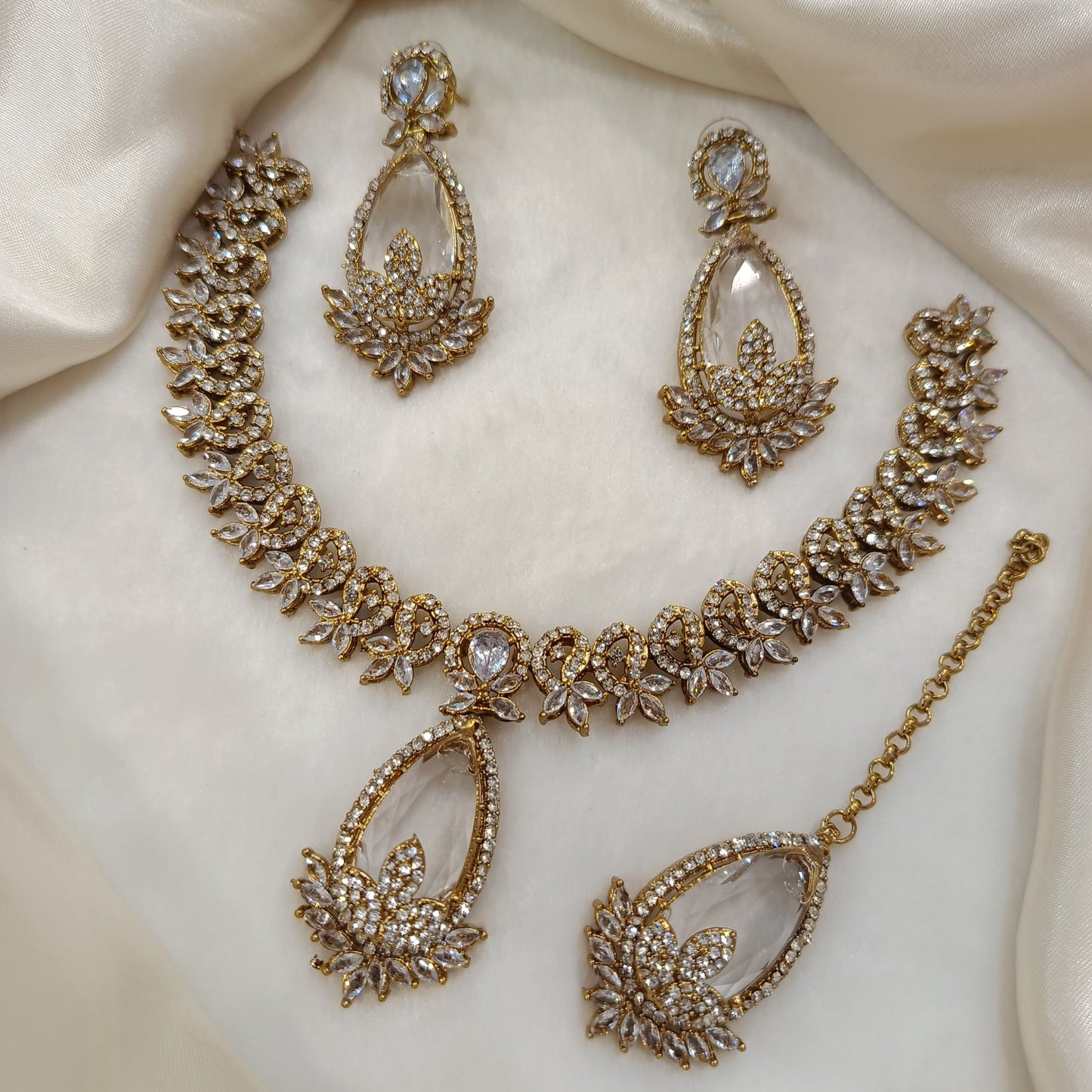 Bazm-e-Zewar Necklace Set, Symbolizing Prosperity and Grace