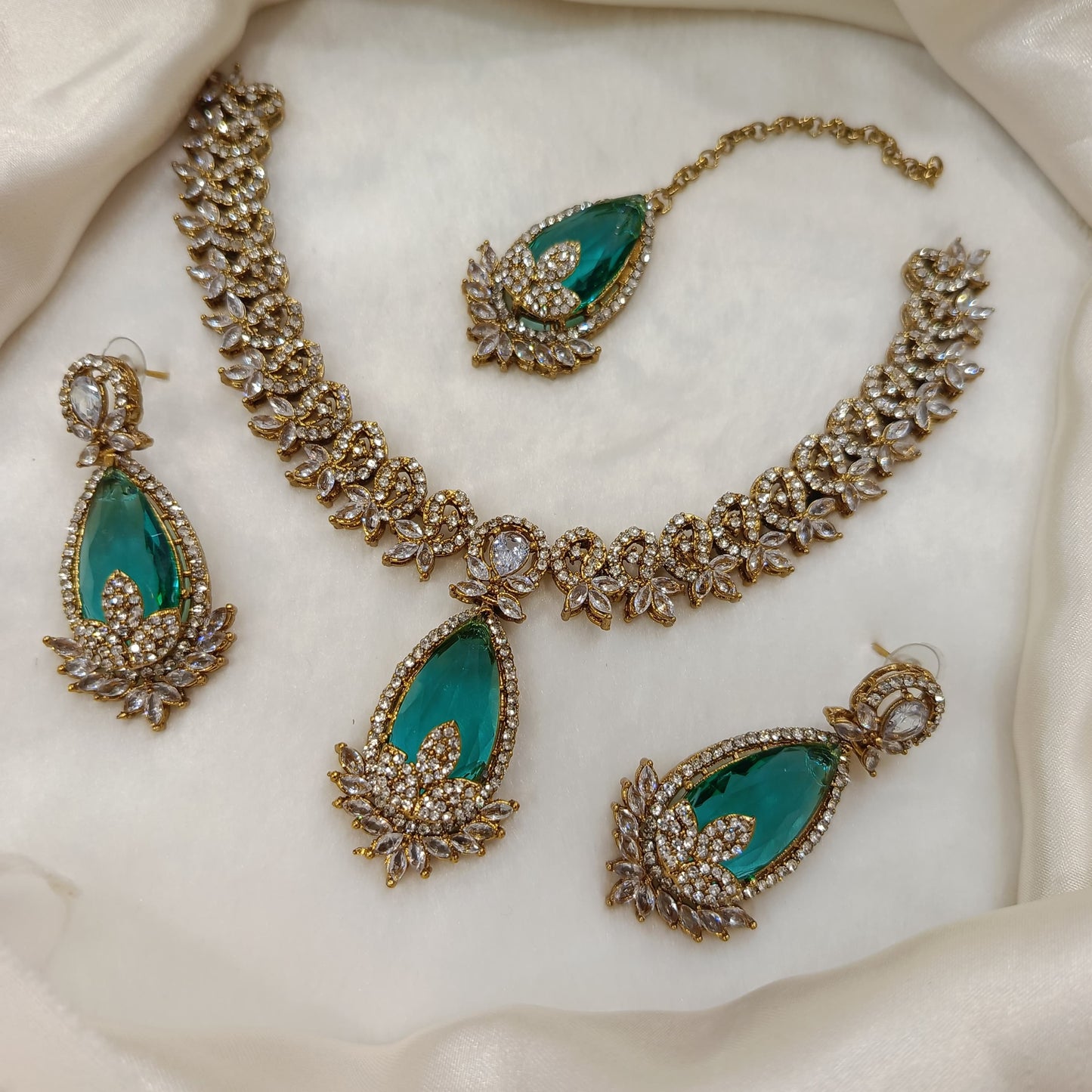 Bazm-e-Zewar Necklace Set, Symbolizing Prosperity and Grace