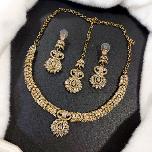 Sophisticated Necklace with Earrings and Tika (AM049)