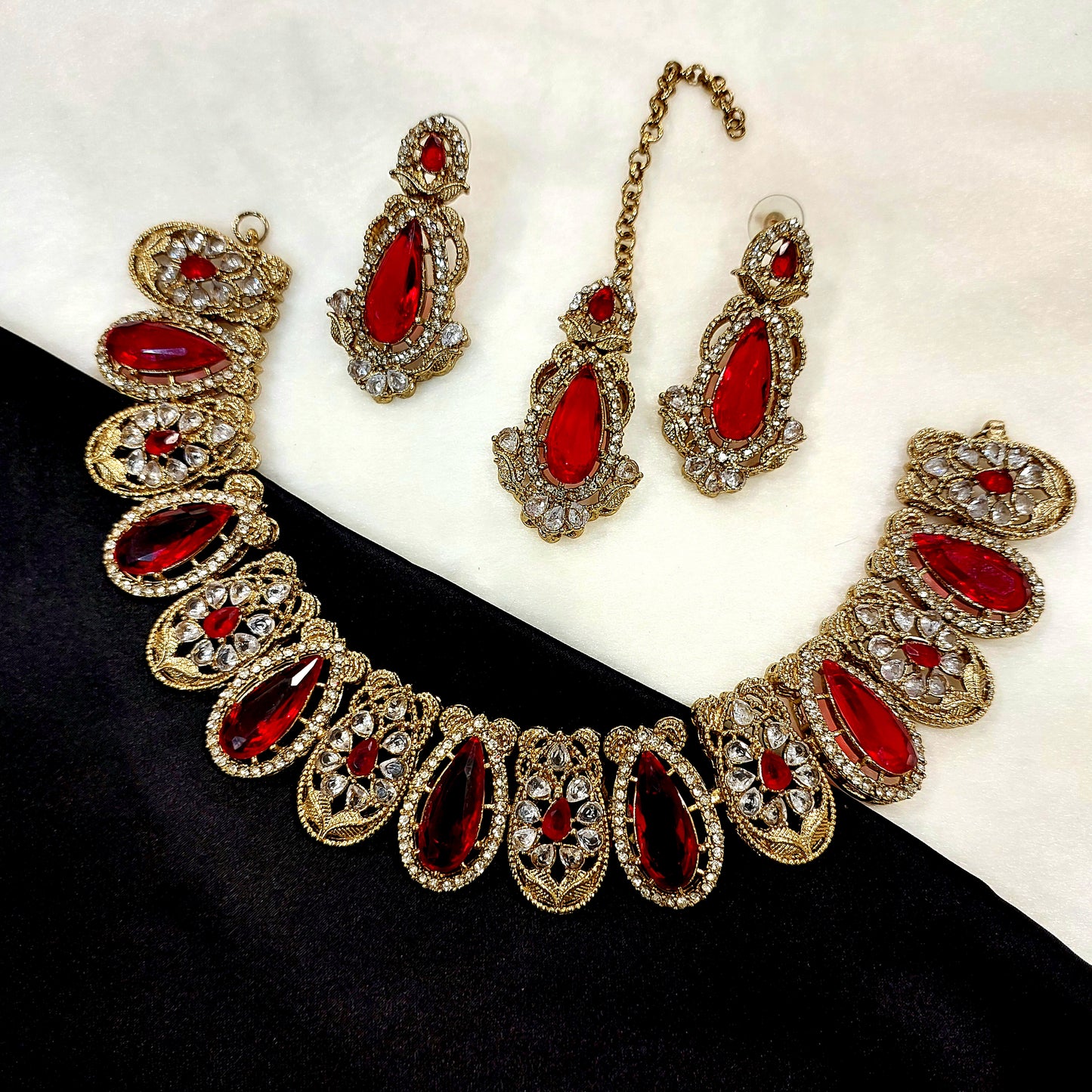 Necklace Set with Earrings and Tikka, Delicate Adornment of the Artisan
